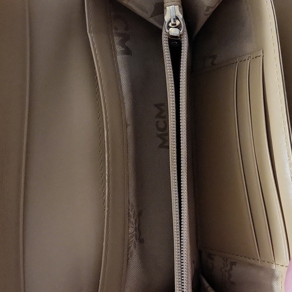 MCM Forest Green Leather Wallet with Logo - Picture 5 of 5